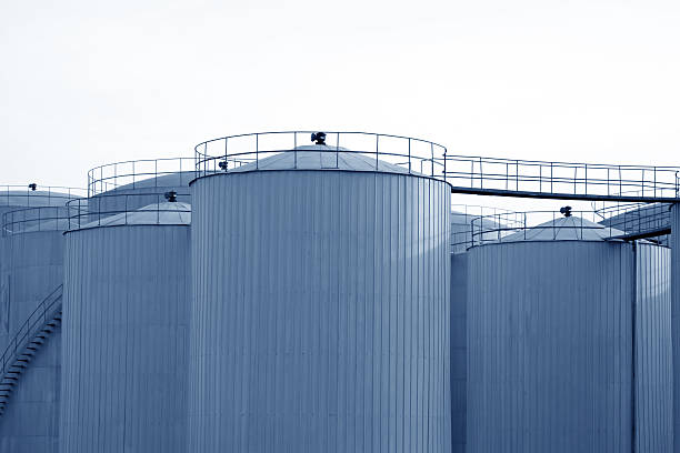 istock oil storage tank 186247261