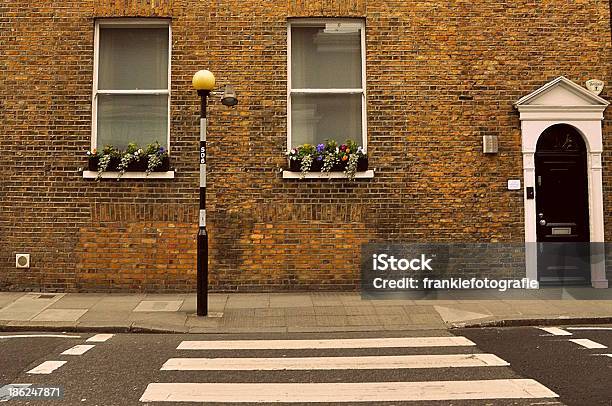 Paso De Cebra En London Street Foto de stock y más banco de imágenes de Calle - Calle, Flor, Londres - Inglaterra