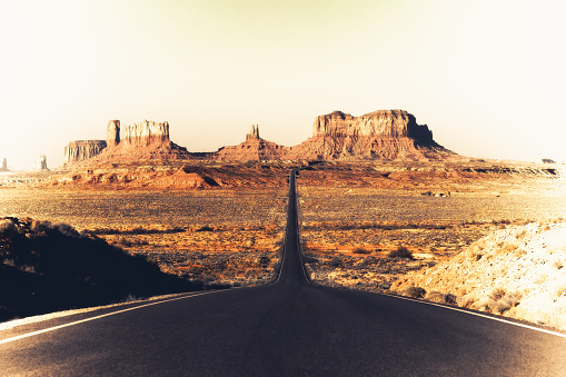 Road to Monument valley, seen from the Forest Gump point