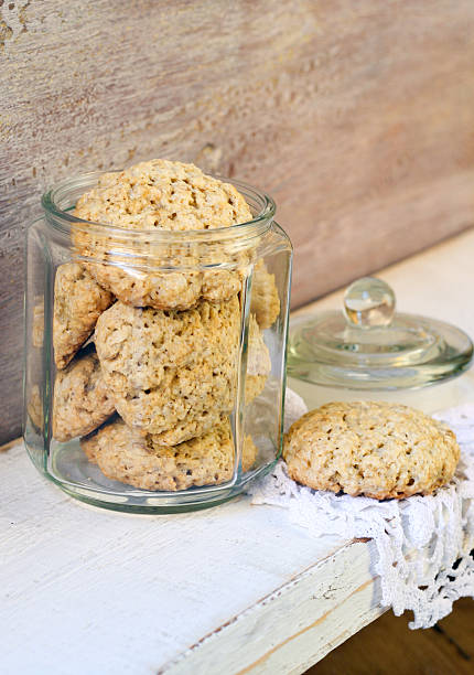 istock Oat and bran cookies 186250520