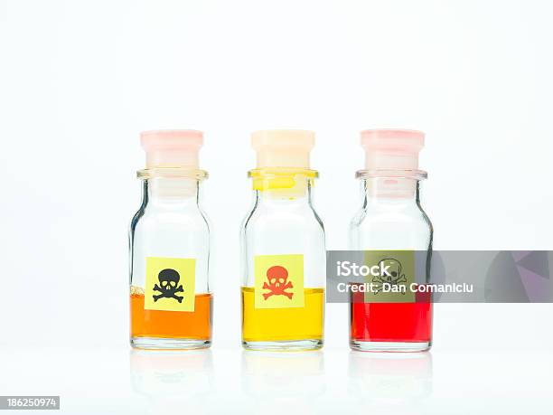 Foto de Venenosas Liquid Em Três Cores Diferentes Garrafas e mais fotos de stock de Amarelo - Amarelo, Armamento, Biologia
