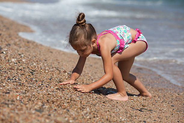 istock Little girl at the beach 186251619