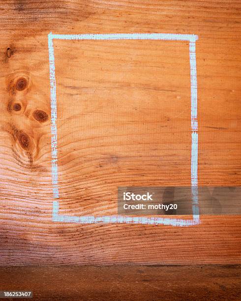 Drewniane Chalk Zarządu Tle - zdjęcia stockowe i więcej obrazów Drewno - Tworzywo - Drewno - Tworzywo, Kontur narysowany kredą, Bez ludzi