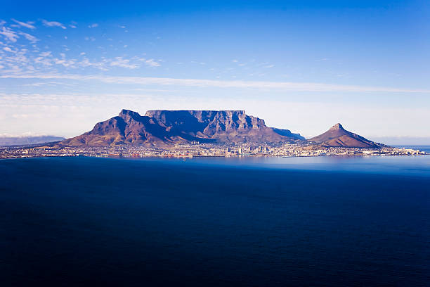 montaña de la mesa, la ciudad del cabo, sudáfrica - montaña de lions head fotografías e imágenes de stock