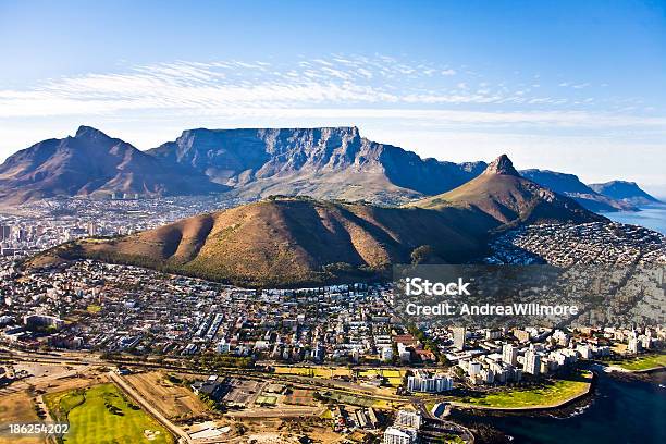 Vista Aérea De Ciudad Del Cabo Sudáfrica Foto de stock y más banco de imágenes de Ciudad del Cabo - Ciudad del Cabo, República de Sudáfrica, Monte Table