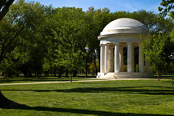 istock World War II Memorial, Washington USA 186257121