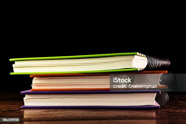 Foto de Pilha De Livros Com Cores Brilhantes e mais fotos de stock de Aprender - Aprender, Ciência, Colorido