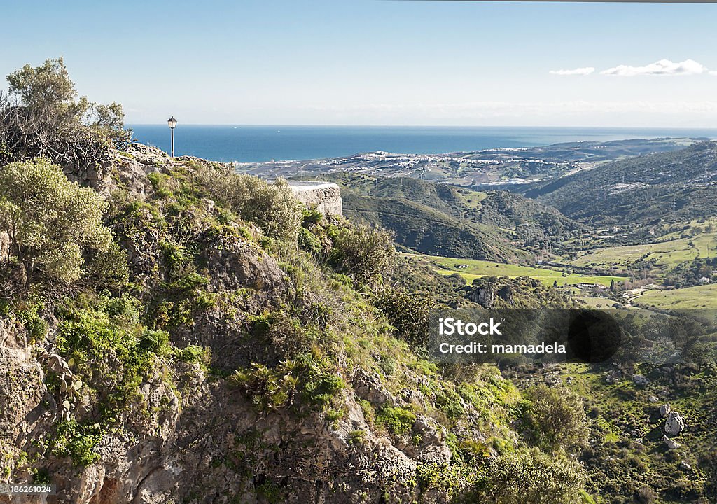 Campos de Casares con vista al mar - Foto de stock de Aire libre libre de derechos