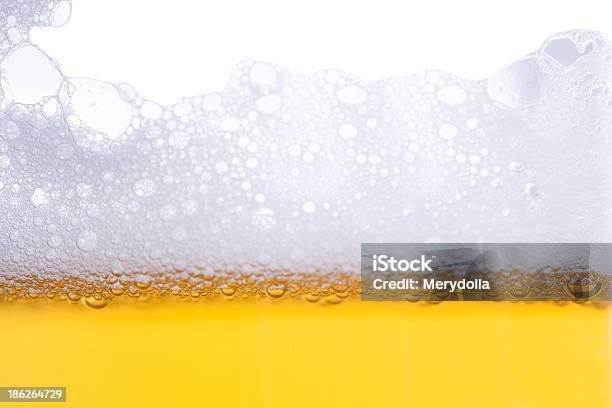 맥주 비눗방울 가득 찬에 대한 스톡 사진 및 기타 이미지 - 가득 찬, 노랑, 따르기