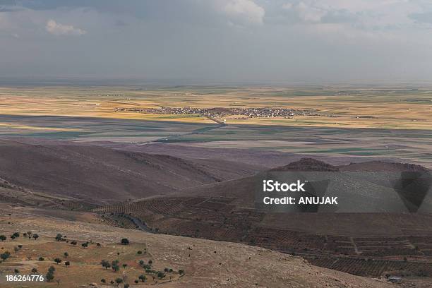 O Lanscape De Mardin Turquia - Fotografias de stock e mais imagens de Aldeia - Aldeia, Amarelo, Ao Ar Livre