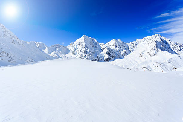 montagnes d'hiver, panorama. - mountain ski snow european alps photos et images de collection