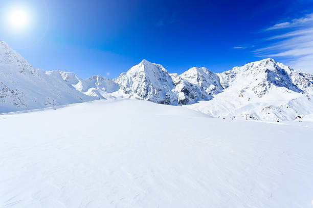 panorama de montanhas de inverno,. - mountain ski snow european alps imagens e fotografias de stock