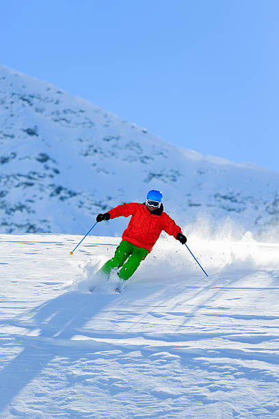 freeride em pó de neve fresca - austria european alps winter outdoors - fotografias e filmes do acervo