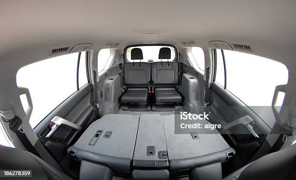 Foto de Couro Assentos Traseiros e mais fotos de stock de Airbag - Airbag, Assento de veículo, Banco traseiro