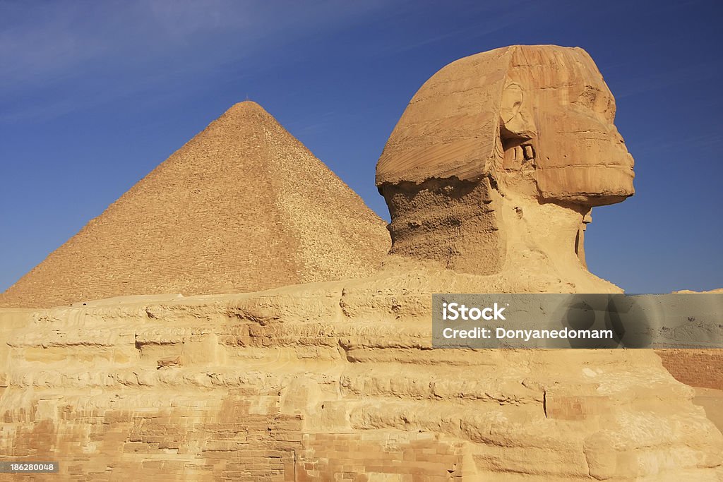 이 스핑크스와 및 대피라미드 of Khufu, Cairo, Egypt - 로열티 프리 경관 스톡 사진