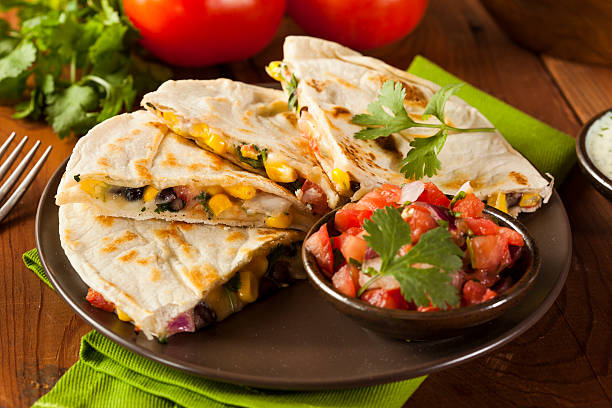 홈메이트 콩 퀘사딜라, 살사, 옥수수 - quesadilla chicken mexican cuisine cheese 뉴스 사진 이미지
