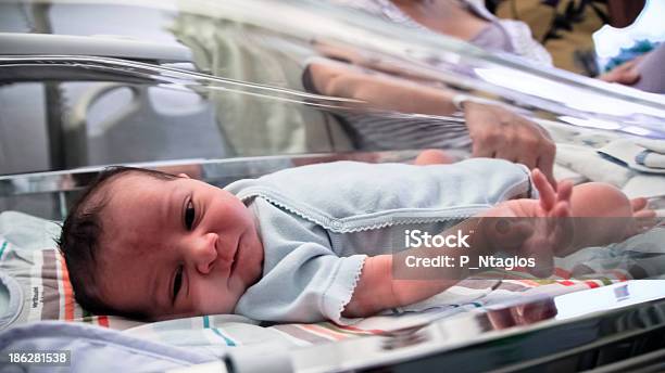 新生児笑顔 - 一緒のストックフォトや画像を多数ご用意 - 一緒, 新生児, 新生児集中治療室