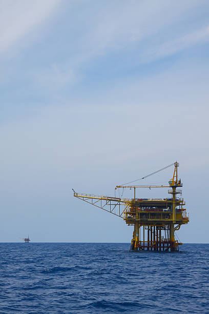istock Oil and gas platform ,Remote platform. 186284918