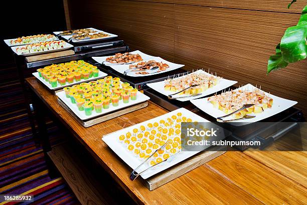 Cocktail De Buffet - Fotografias de stock e mais imagens de Almoço - Almoço, Balde, Banquete