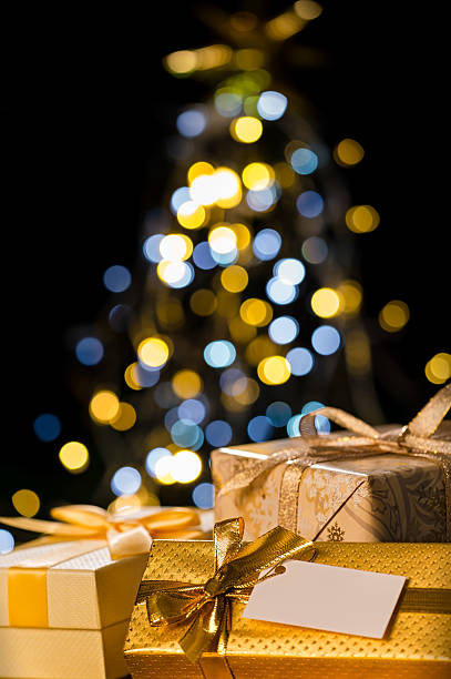 istock Christmas tree and wrapped presents with label 186286332