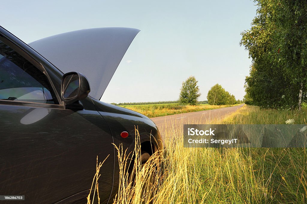 Carro com capuz ao ar livre aberto - Foto de stock de Acidente royalty-free