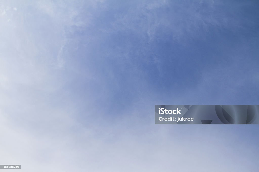 Cielo blu con nuvola - Foto stock royalty-free di Ambientazione esterna