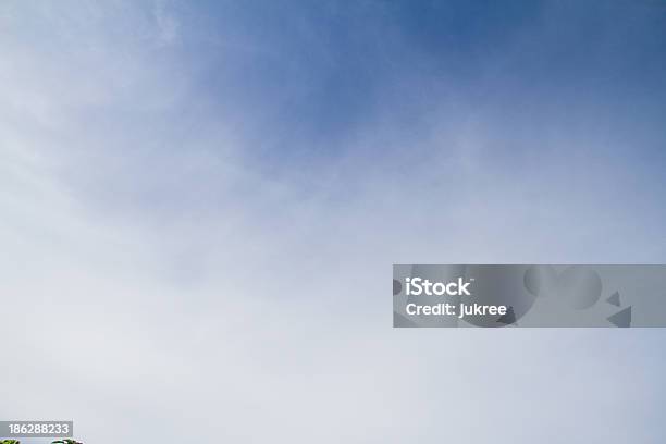 Blauer Himmel Mit Wolke Stockfoto und mehr Bilder von Bildhintergrund - Bildhintergrund, Blau, Cumulus