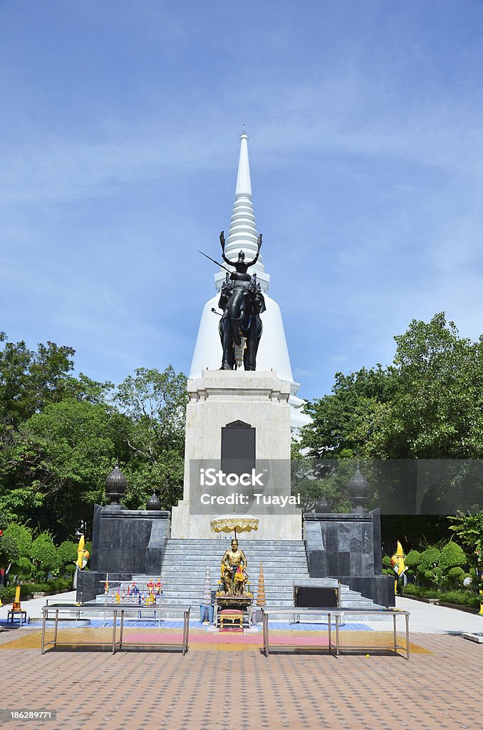 Monumento Yuthahuttee o no la guerra en Suphanburi Chedi - Foto de stock de Adulto libre de derechos