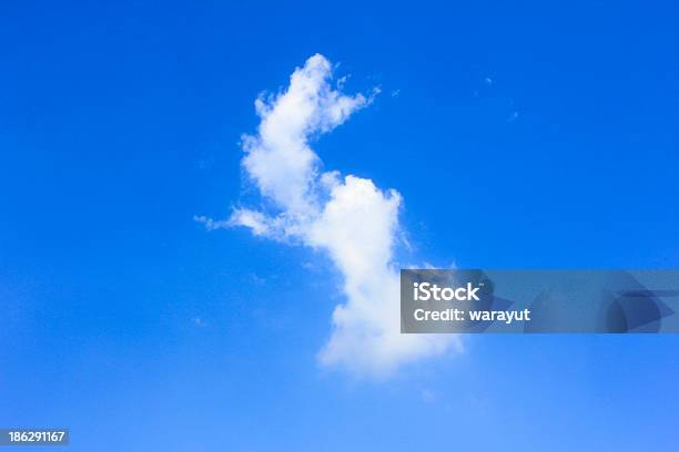 Białe Chmury W Błękitne Niebo - zdjęcia stockowe i więcej obrazów Bez ludzi - Bez ludzi, Cumulus, Dzień