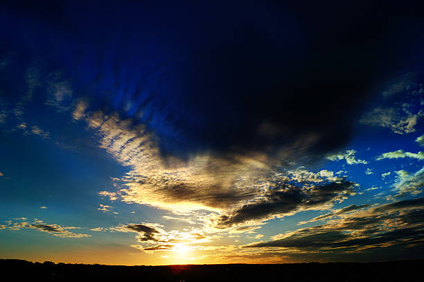 istock Canadian Sunrise cloudscape, Quebec, Canada 186293470