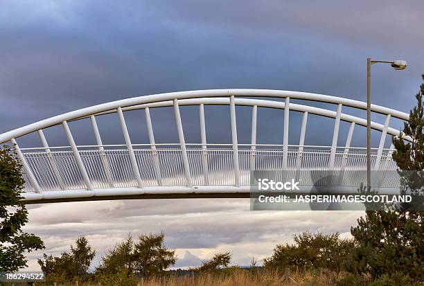 Foto de Stormy Ponte Forres e mais fotos de stock de Branco - Branco, Cantiléver, Cloudscape