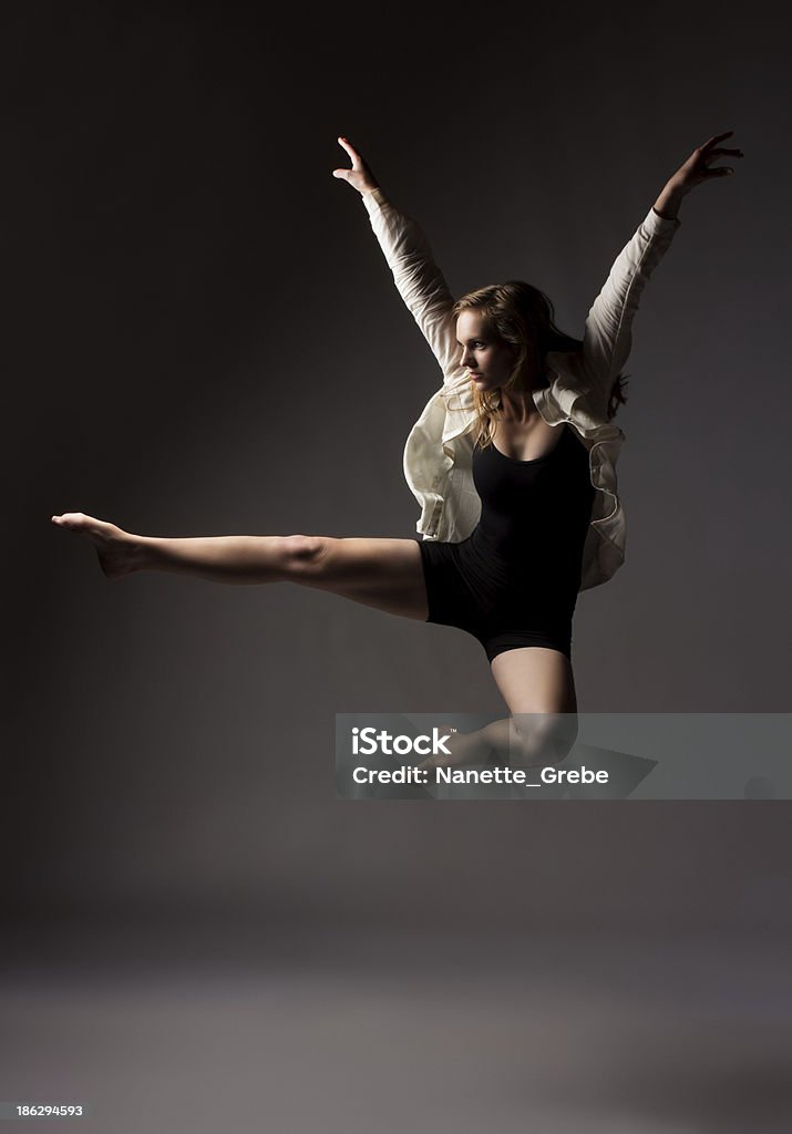 Hermosa bailarina hembra - Foto de stock de A la moda libre de derechos