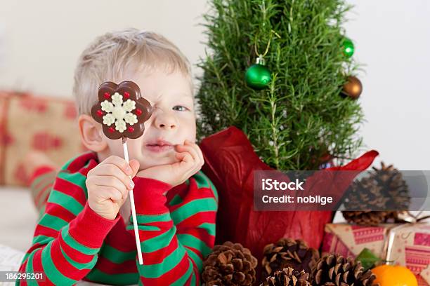 Natale Tempo - Fotografie stock e altre immagini di Bambino - Bambino, Cioccolato, Regalo