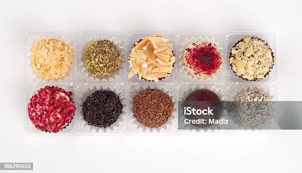 Trufas E Chocolates - Fotografias de stock e mais imagens de Amêndoa - Amêndoa, Baunilha - Condimento, Caixa