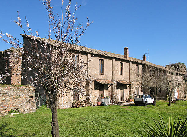 istock Farmhouse in Rome,Italy 186302546