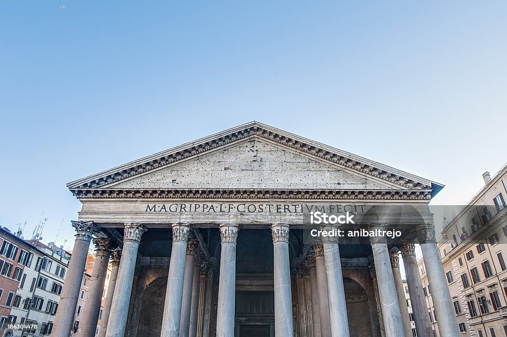 Le Panthéon, le temple dédié à tous les dieux de Rome en Italie - Photo de Antique libre de droits