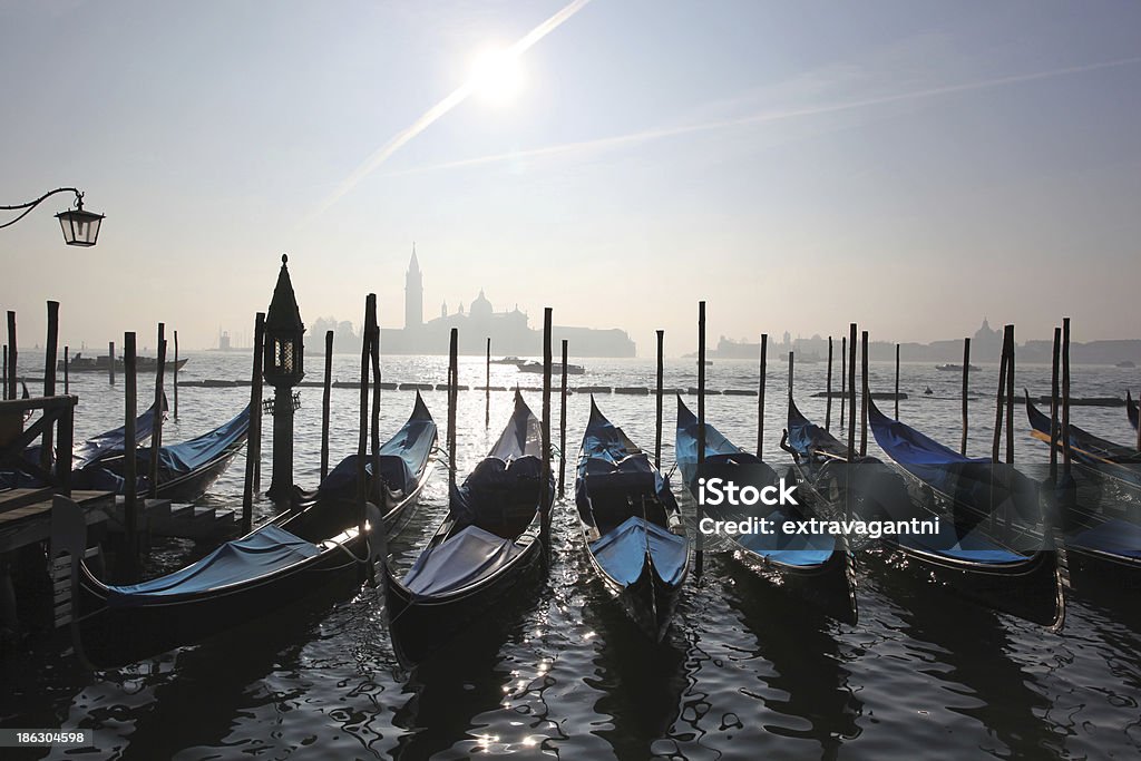 Venecia con gondolas en Italia - Foto de stock de Agua libre de derechos