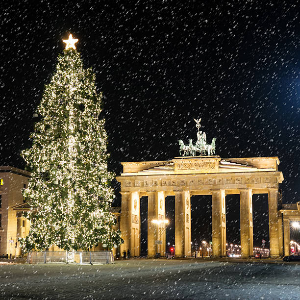 brandenburger tor - winter city germany brandenburg imagens e fotografias de stock