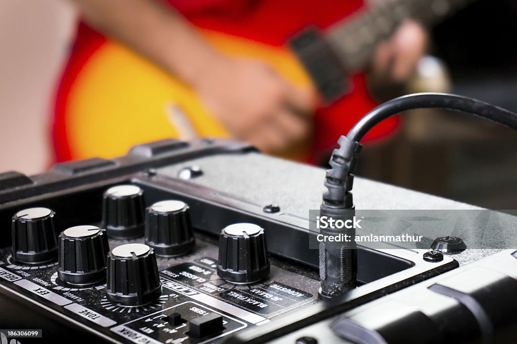 Amplificador y guitarra eléctrica - Foto de stock de Amplificador libre de derechos