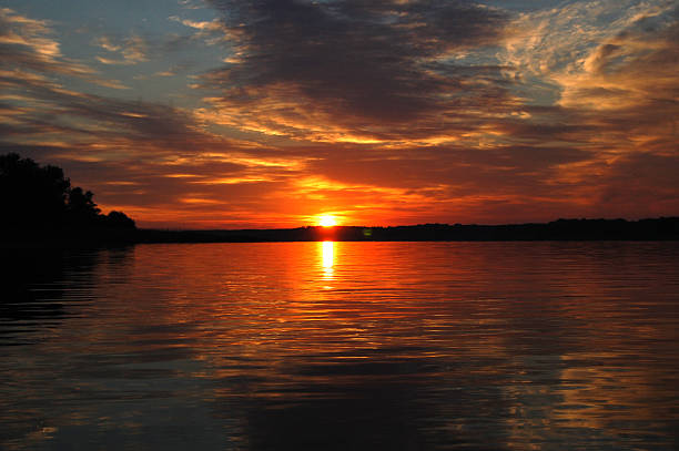 istock Sunrise on the lake 186308418