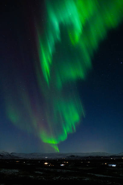 северное сияние над iceland_5 - aurora borealis iceland astronomy tranquil scene стоковые фото и изображения