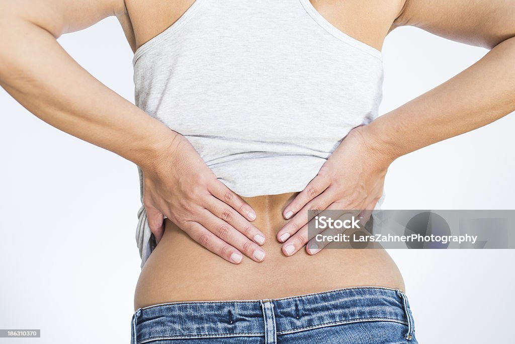 Женщина с Нижняя боли в спине - Стоковые фото Боль в пояснице роялти-фри