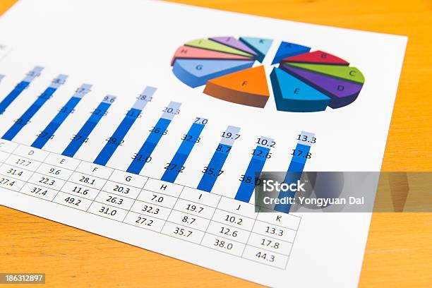 Grafiken Und Diagrammen Stockfoto und mehr Bilder von Analysieren - Analysieren, Balkendiagramm, Bericht