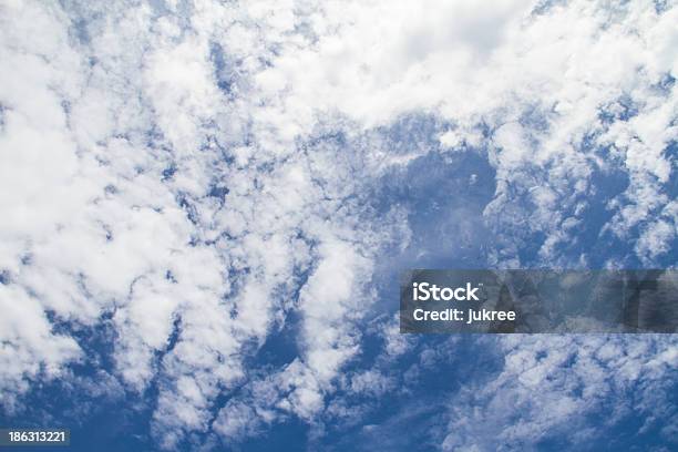 Cielo Azul Con Sombra En Primer Plano Foto de stock y más banco de imágenes de Aire libre - Aire libre, Azul, Capa de ozono