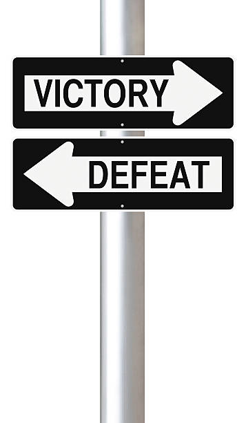 victoria o derrota - conflict one way sign road sign fotografías e imágenes de stock