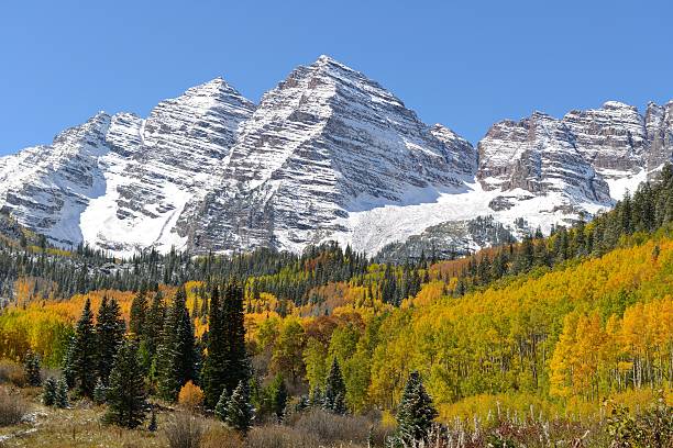 istock Autumn at Maroon Bells 186318390