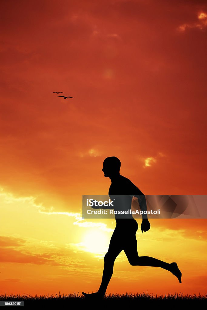 Uomo che corre al tramonto - Illustrazione stock royalty-free di Adrenalina