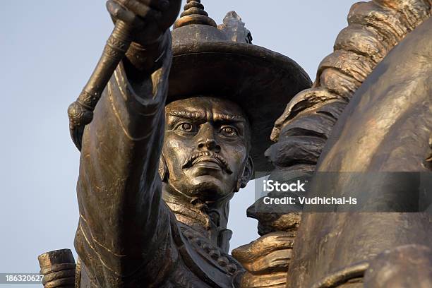Tailandês Taksin Rei Estátua - Fotografias de stock e mais imagens de Monumento - Monumento, Rei - Pessoa Real, Taksin - Realeza
