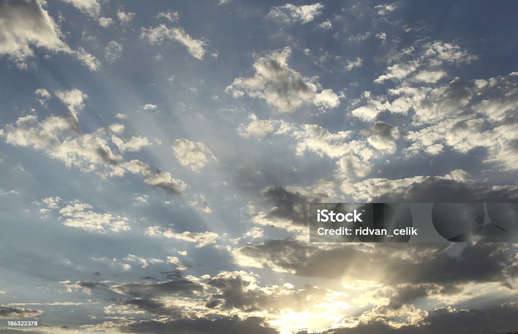 Nubes al atardecer - Foto de stock de Aire libre libre de derechos