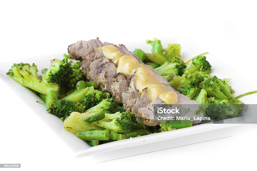 Cozido fatiado e filete de carne de porco com verde produtos hortícolas, Brócolos, haricot - Royalty-free Alimentação Saudável Foto de stock